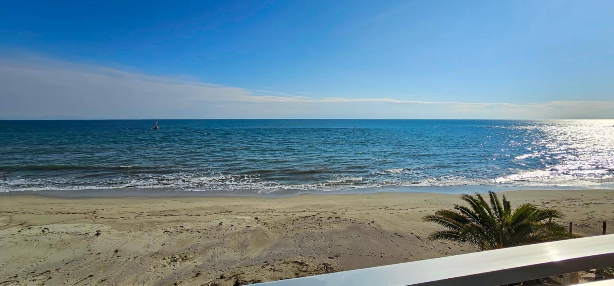 Hara Apartment In Front Of The Beach Paralia Katerinis Exterior photo
