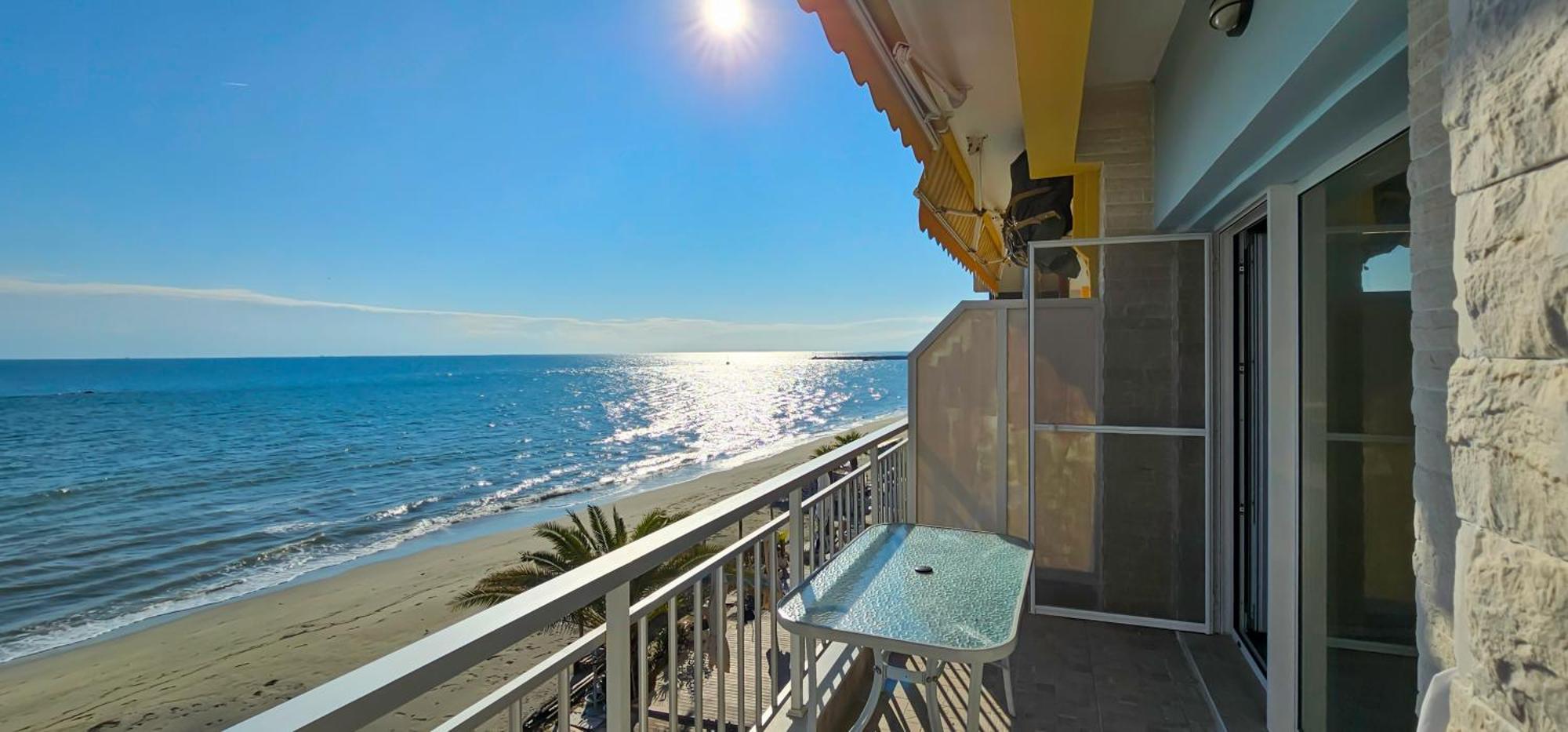 Hara Apartment In Front Of The Beach Paralia Katerinis Exterior photo